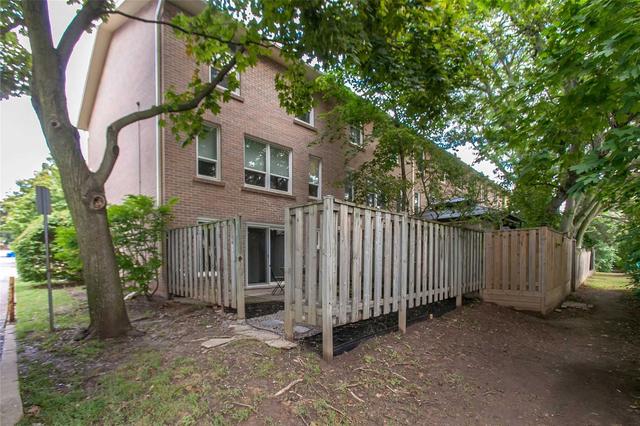 2157 Mountain Grove Ave, Townhouse with 4 bedrooms, 2 bathrooms and 2 parking in Burlington ON | Image 31