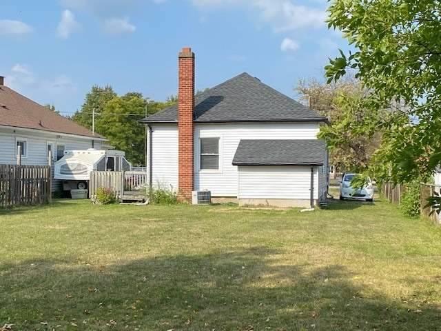 8 Monck St, House detached with 2 bedrooms, 1 bathrooms and 4 parking in St. Catharines ON | Image 5