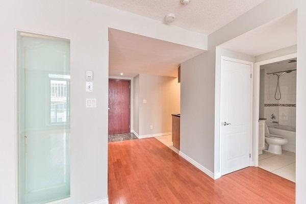 1201 - 263 Wellington St W, Condo with 1 bedrooms, 1 bathrooms and 0 parking in Toronto ON | Image 9