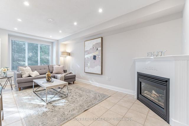 951 Sonoma Crt, House semidetached with 4 bedrooms, 4 bathrooms and 4 parking in Mississauga ON | Image 3