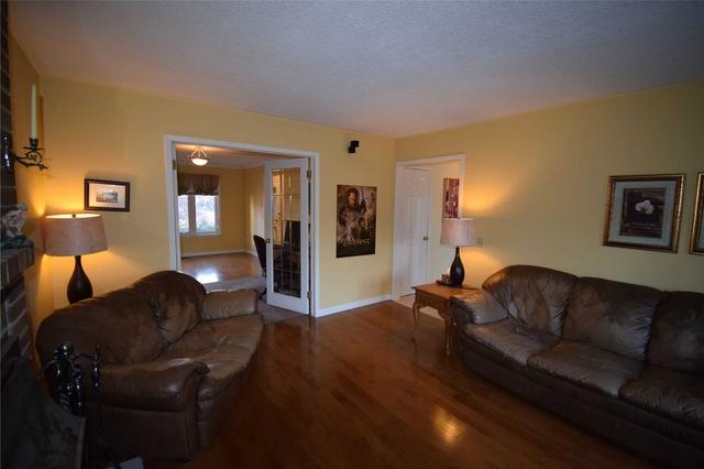 12 Laura Crt, House detached with 4 bedrooms, 3 bathrooms and 6 parking in Brampton ON | Image 7