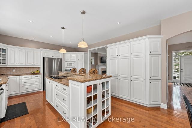 10 Glenn Gould Cres, House detached with 3 bedrooms, 3 bathrooms and 6 parking in Uxbridge ON | Image 3