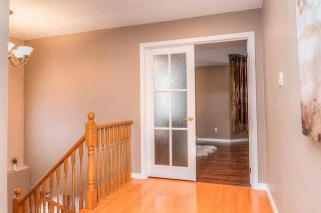 32 Lena Cres, House detached with 3 bedrooms, 4 bathrooms and 3 parking in Cambridge ON | Image 8