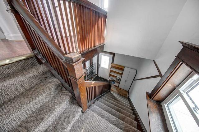 30 Regina St N, House detached with 9 bedrooms, 3 bathrooms and 1 parking in Waterloo ON | Image 5