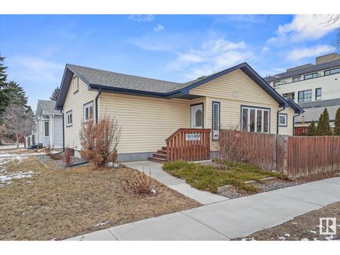 11504 75 Av Nw, House detached with 5 bedrooms, 3 bathrooms and null parking in Edmonton AB | Card Image