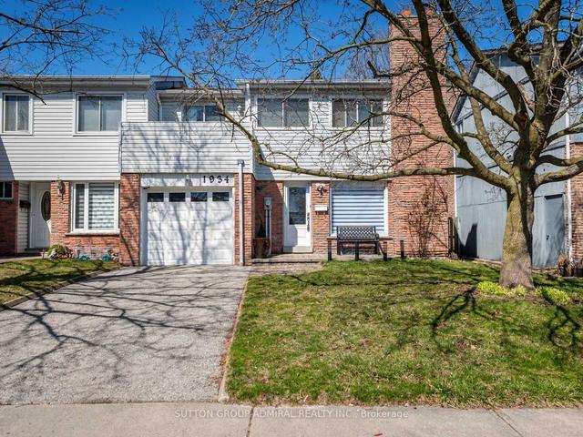 1934 Malden Cres, House semidetached with 4 bedrooms, 2 bathrooms and 2 parking in Pickering ON | Image 1