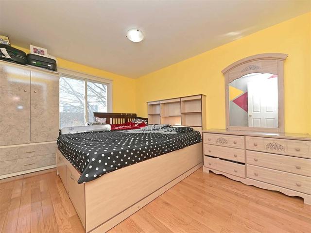 162 Hansen Rd N, House semidetached with 3 bedrooms, 4 bathrooms and 5 parking in Brampton ON | Image 13