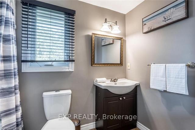 51 - 55 Ashley Cres, Townhouse with 3 bedrooms, 2 bathrooms and 2 parking in London ON | Image 10