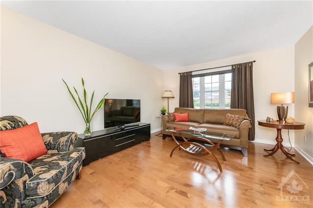 1521 Fisher Avenue, Townhouse with 3 bedrooms, 3 bathrooms and 1 parking in Ottawa ON | Image 7