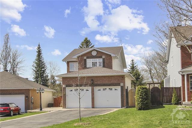 8 Bradley Farm Court, House detached with 3 bedrooms, 4 bathrooms and 6 parking in Ottawa ON | Image 1
