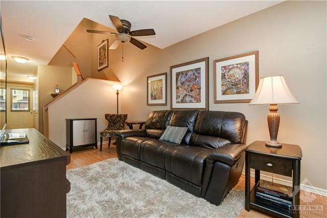 421 Valade Crescent, Townhouse with 3 bedrooms, 2 bathrooms and 2 parking in Ottawa ON | Image 6