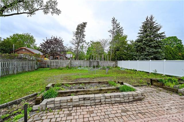 74 Crownhill Street, House detached with 2 bedrooms, 2 bathrooms and 4 parking in Ottawa ON | Image 29