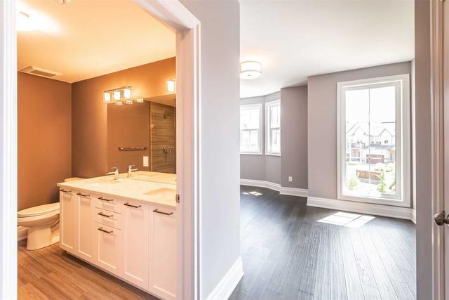 32 Aberdeen Lane S, Townhouse with 2 bedrooms, 3 bathrooms and 1 parking in Niagara on the Lake ON | Image 9