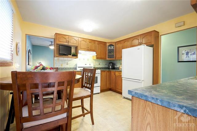 150 Paddock Way, House detached with 2 bedrooms, 2 bathrooms and 4 parking in Ottawa ON | Image 9