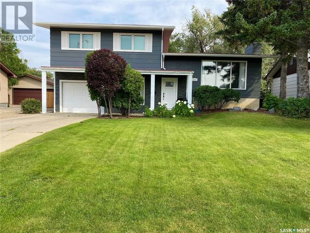1960 Hillcrest Drive, House detached with 4 bedrooms, 3 bathrooms and null parking in Swift Current SK | Image 1