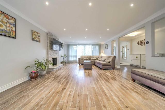 34 Bunty Lane, House detached with 3 bedrooms, 3 bathrooms and 4 parking in Toronto ON | Image 3