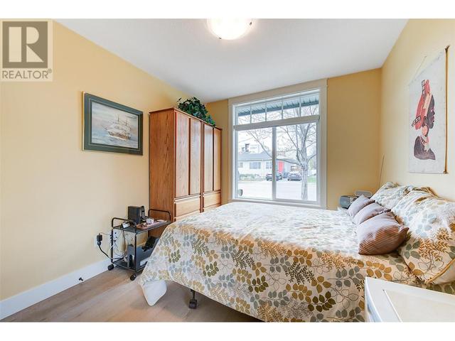 989 Laurier Avenue, House attached with 3 bedrooms, 3 bathrooms and 1 parking in Kelowna BC | Image 34