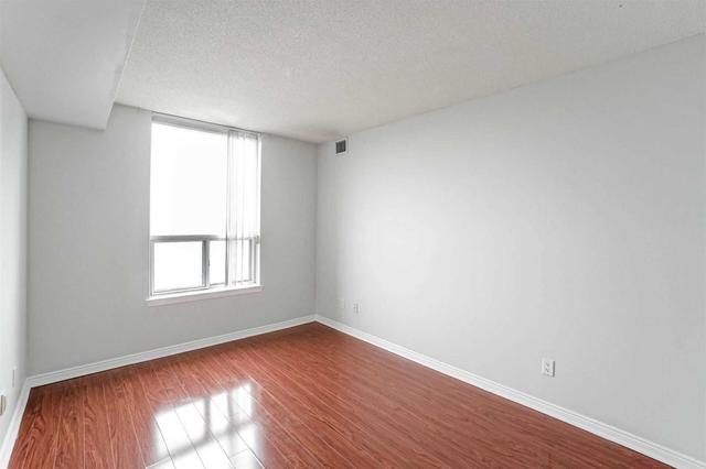 1213 - 135 Hillcrest Ave, Condo with 2 bedrooms, 2 bathrooms and 1 parking in Mississauga ON | Image 8