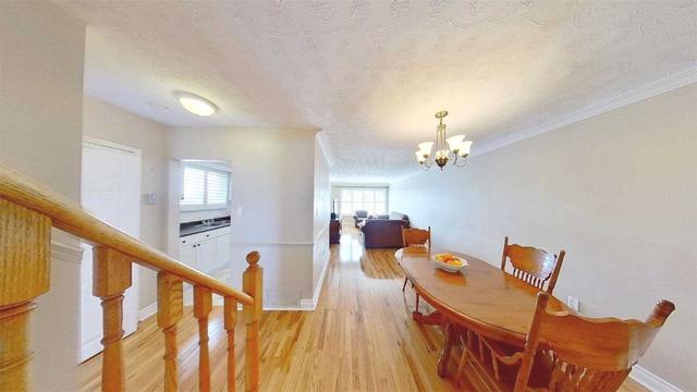 129 Sharpecroft Blvd, House semidetached with 4 bedrooms, 3 bathrooms and 5 parking in Toronto ON | Image 5