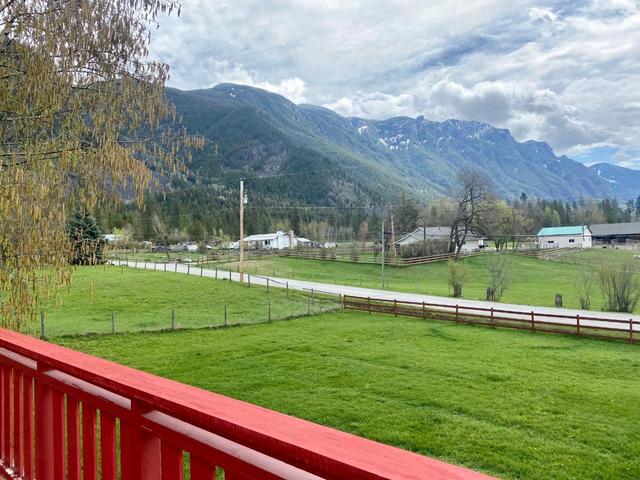 4512 48th Street, House detached with 2 bedrooms, 1 bathrooms and 6 parking in Central Kootenay B BC | Image 27