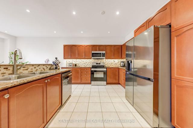 6 Weekes Ave, House detached with 4 bedrooms, 4 bathrooms and 7 parking in Richmond Hill ON | Image 2