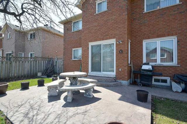 11 Lansdowne Dr, House detached with 4 bedrooms, 3 bathrooms and 4 parking in Brampton ON | Image 21