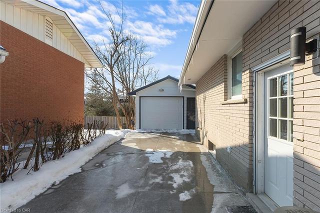 199 Carter Avenue, House detached with 5 bedrooms, 2 bathrooms and 5 parking in Waterloo ON | Image 27