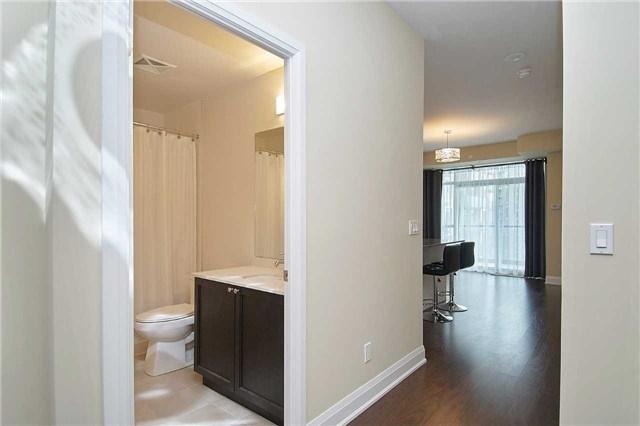 1003 - 35 Fontenay Crt, Condo with 1 bedrooms, 2 bathrooms and 1 parking in Toronto ON | Image 6