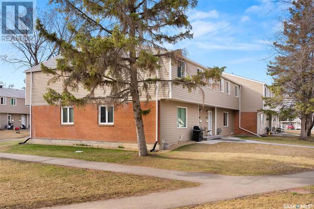 4014 Castle Road, House attached with 3 bedrooms, 2 bathrooms and null parking in Regina SK | Image 31