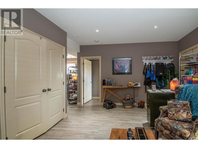 1377 Kendra Court, House detached with 4 bedrooms, 3 bathrooms and 6 parking in Kelowna BC | Image 38