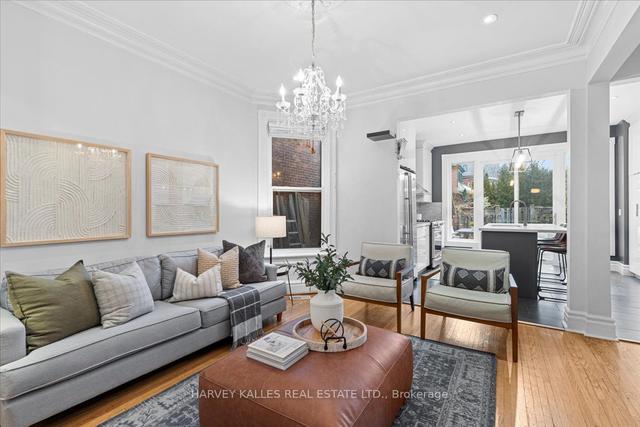 114 Wells St, House semidetached with 4 bedrooms, 2 bathrooms and 1 parking in Toronto ON | Image 2