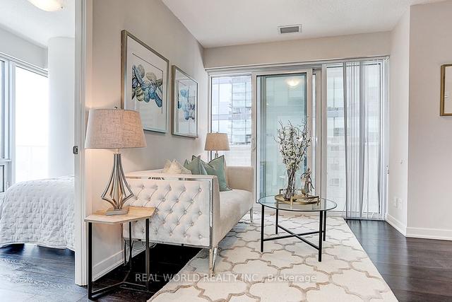 3010 - 100 Harbour St, Condo with 3 bedrooms, 2 bathrooms and 1 parking in Toronto ON | Image 15
