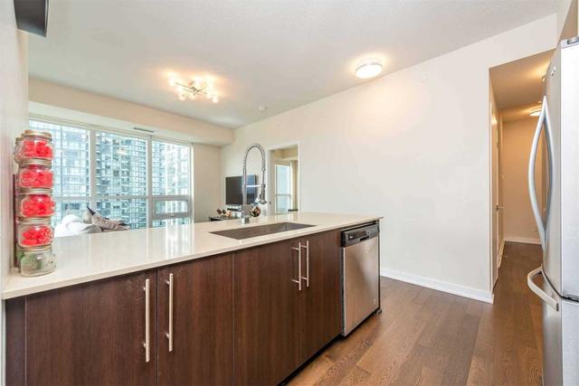 1802 - 4011 Brickstone Mews, Condo with 2 bedrooms, 2 bathrooms and 1 parking in Mississauga ON | Image 3