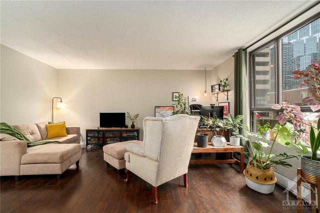 101 - 475 Laurier Avenue W, Condo with 2 bedrooms, 1 bathrooms and 1 parking in Ottawa ON | Image 5