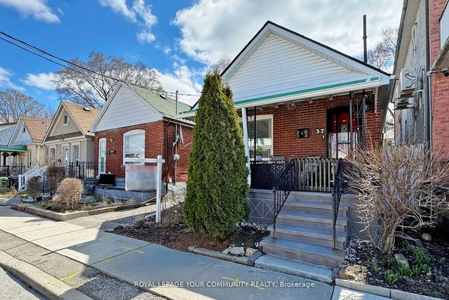 37 Nickle St, House detached with 3 bedrooms, 2 bathrooms and 0 parking in Toronto ON | Image 1