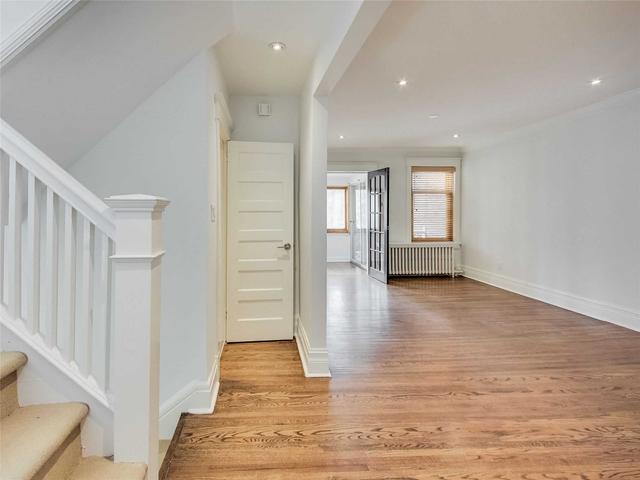 upper - 20 Kendal Ave, House semidetached with 2 bedrooms, 3 bathrooms and 1 parking in Toronto ON | Image 11