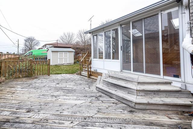 982 Renfrew Crt, House semidetached with 3 bedrooms, 2 bathrooms and 3 parking in Oshawa ON | Image 25