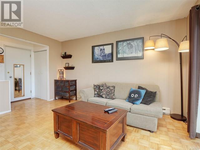 44 - 477 Lampson St, Condo with 3 bedrooms, 1 bathrooms and 1 parking in Esquimalt BC | Image 11