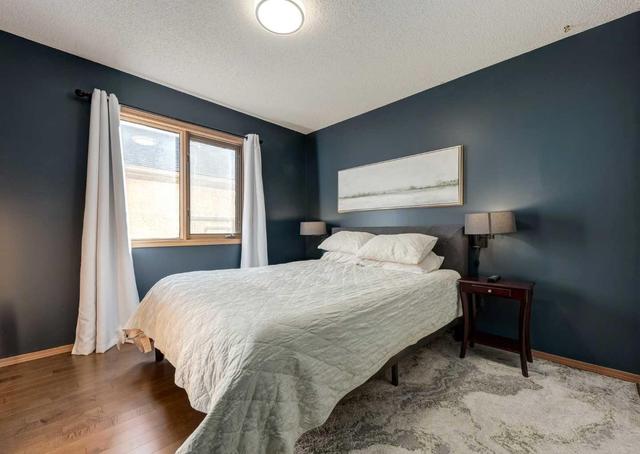 1414 Shawnee Drive Sw, House detached with 4 bedrooms, 3 bathrooms and 5 parking in Calgary AB | Image 25