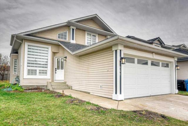 151 Douglas Ridge Mews Se, House detached with 3 bedrooms, 2 bathrooms and 4 parking in Calgary AB | Image 3