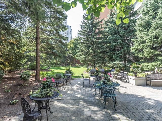 1201 - 38 Avoca Ave, Condo with 2 bedrooms, 2 bathrooms and 1 parking in Toronto ON | Image 16