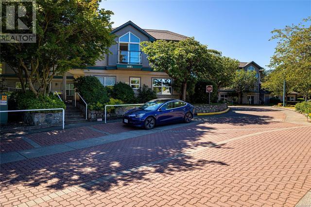 203 - 1485 Garnet Rd, Condo with 2 bedrooms, 2 bathrooms and null parking in Saanich BC | Image 25