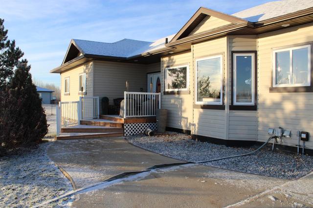 3104 111 Street, House detached with 6 bedrooms, 3 bathrooms and 6 parking in Grande Prairie County No. 1 AB | Image 2