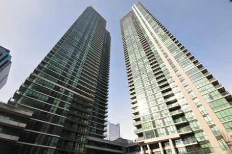 2003 - 18 Harbour St, Condo with 1 bedrooms, 1 bathrooms and null parking in Toronto ON | Image 1