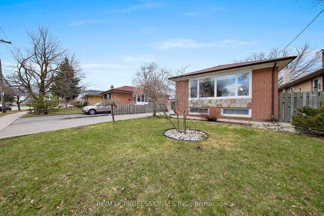 164 Wellesworth Dr, House detached with 3 bedrooms, 2 bathrooms and 5 parking in Toronto ON | Image 29