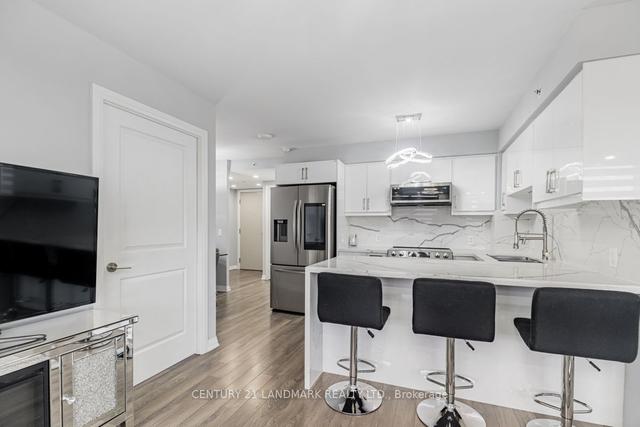 412 - 30 Meadowglen Pl, Condo with 2 bedrooms, 2 bathrooms and 1 parking in Toronto ON | Image 2