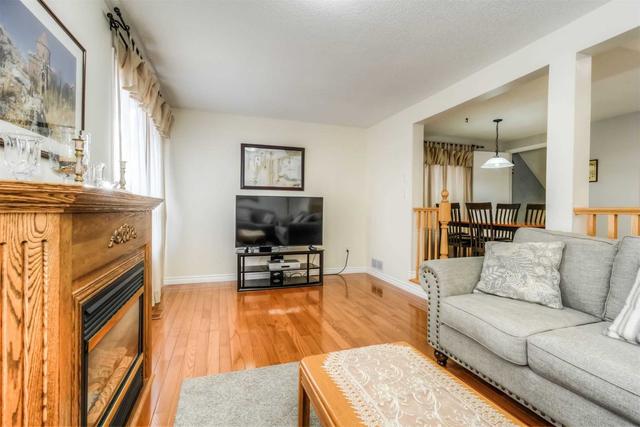 162 Kovac Rd, House detached with 3 bedrooms, 3 bathrooms and 3 parking in Cambridge ON | Image 3