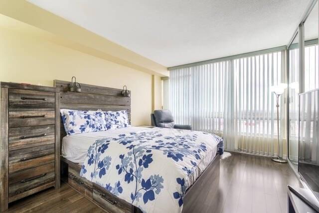 1604 - 26 Hanover Rd, Condo with 1 bedrooms, 1 bathrooms and 1 parking in Brampton ON | Image 2