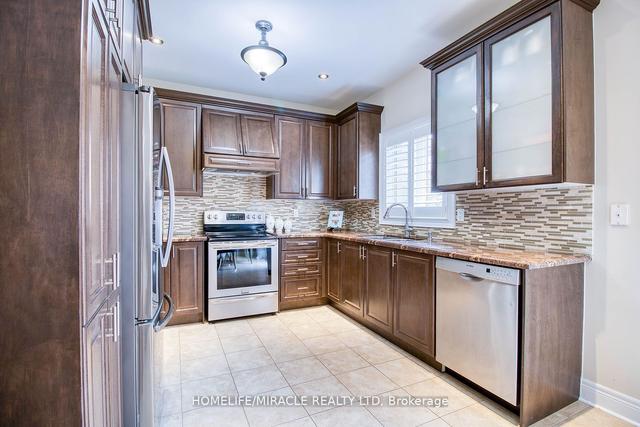 147 Rossi Dr, House detached with 4 bedrooms, 5 bathrooms and 7 parking in Vaughan ON | Image 4