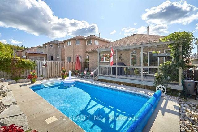 21 Silver Tr, Home with 2 bedrooms, 1 bathrooms and 1 parking in Barrie ON | Image 8